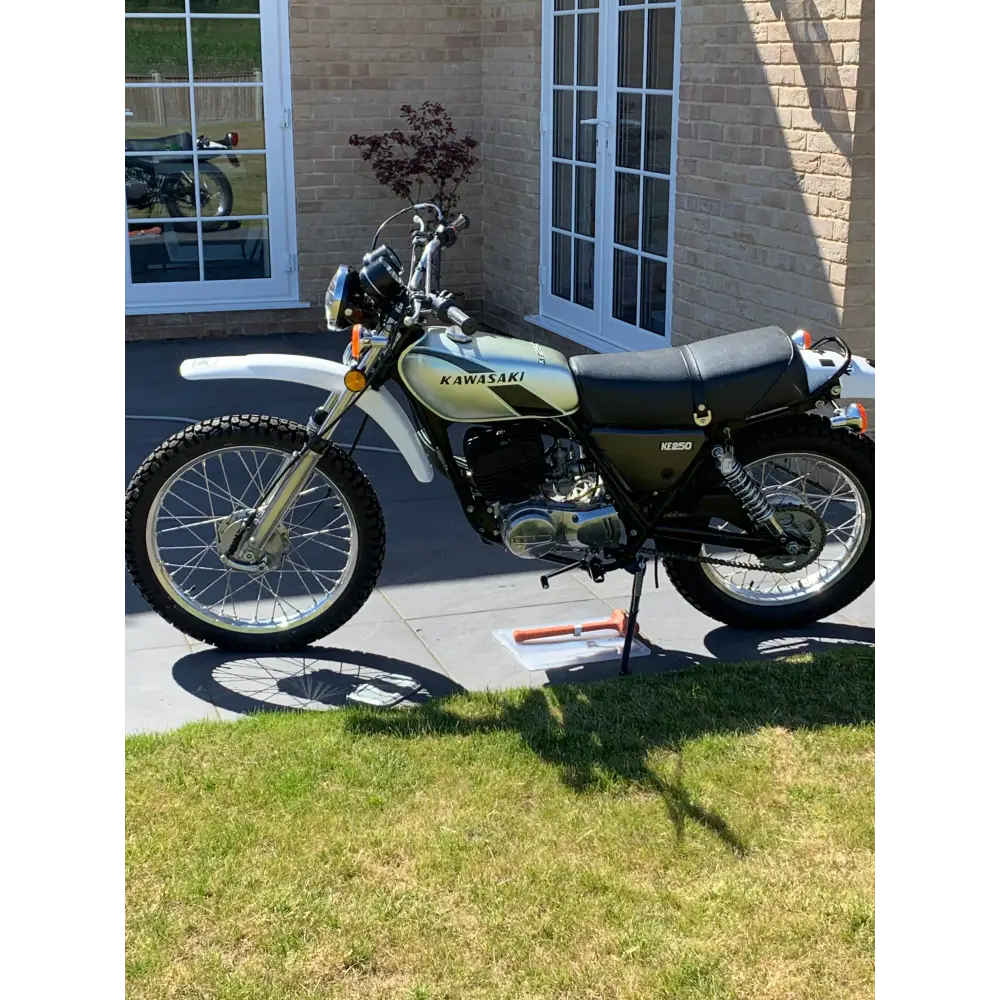 KAWASAKI KE250 1977 Green Gradient - Green - Vehicle Decals